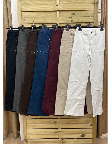 Jeans estrellas plata traseras y tachas en bolsillos