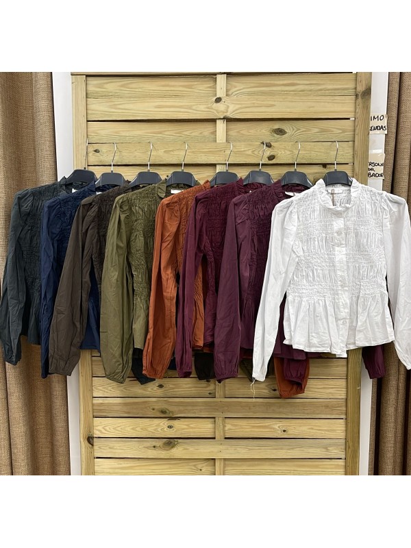 Camisa cuerpo fruncido y mangas lisas con botones