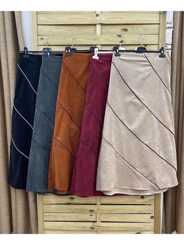 Falda de micropana evasé con vivos diagonales