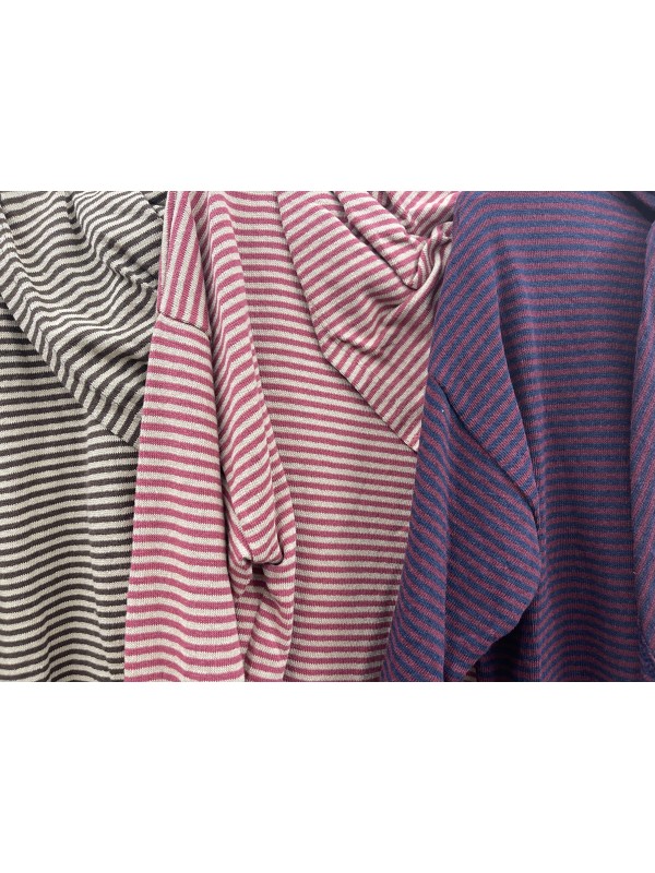 Camiseta de rayitas con capita 2