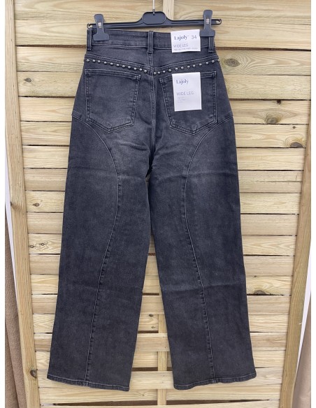 Jeans con tachas delanteras con forma