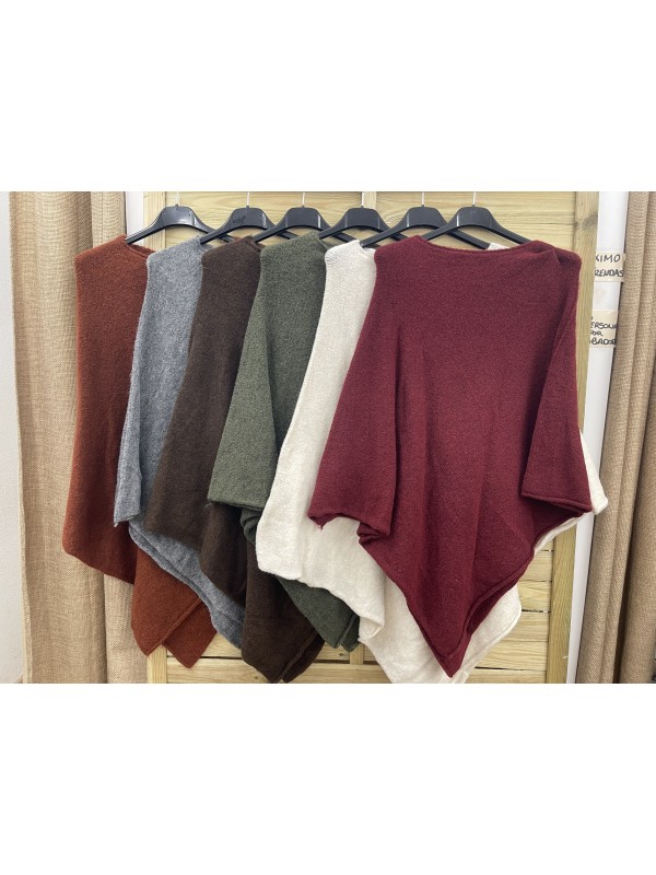 Poncho de lana lisa con pico