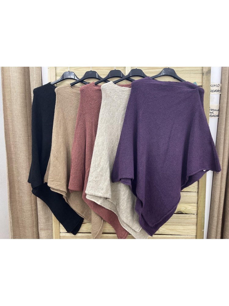 Poncho de lana lisa con pico