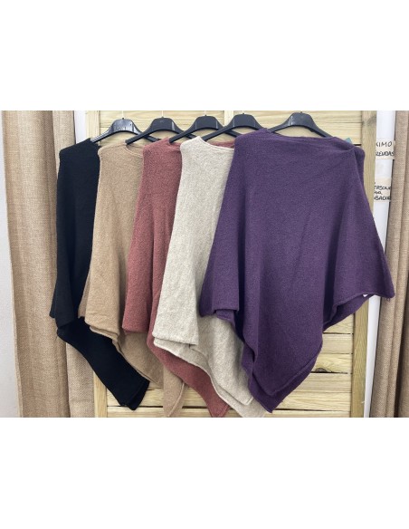 Poncho de lana lisa con pico