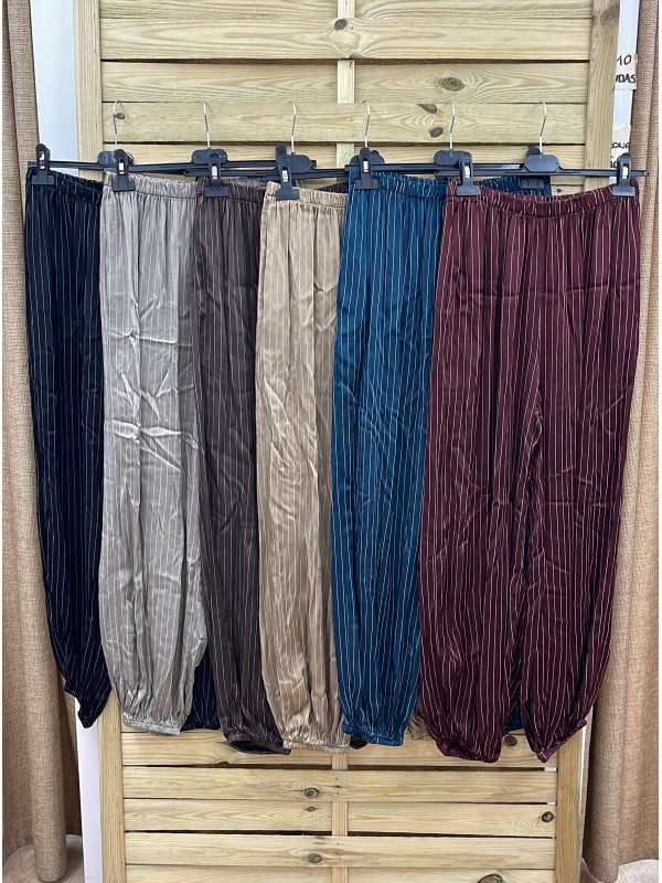 Pantalon bombacho saten de rayitas finas verticales