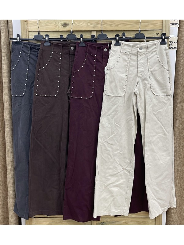 Jeans bolsillo maxi parche con tachas