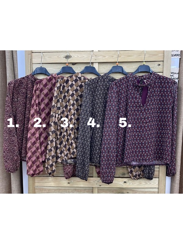 Camisa Andrea de gasa con brillito y abertura en escote