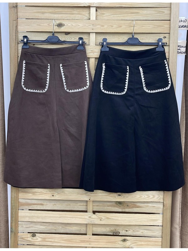 Falda midi efecto ante con vivos bordados