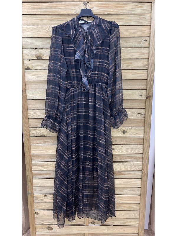 Vestido de cuadros con volante delantero y corte en cintura