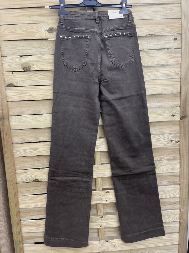 Pantalon topo con tachas plata laterales y en bolsillos