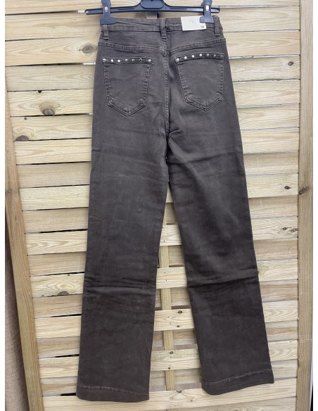 Pantalon topo con tachas plata laterales y en bolsillos