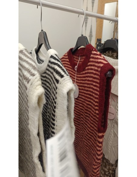 Chaleco rayitas horizontales con vivos lisos