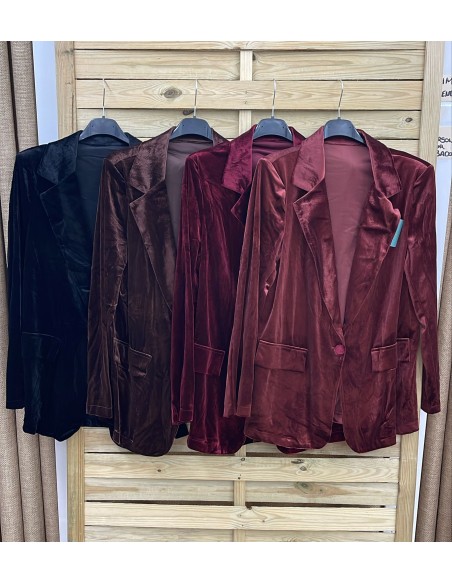 Blazer terciopelo con hombreras y boton delantero