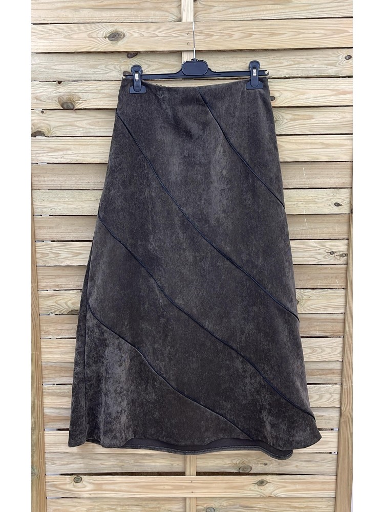 Falda de micropana evasé con vivos diagonales