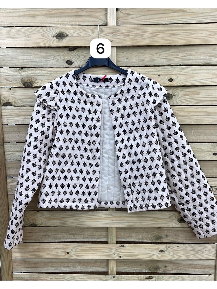 Chaqueta acolchada estampada con mini capita en hombros