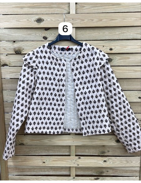 Chaqueta acolchada estampada con mini capita en hombros