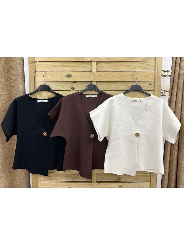 Top de manga corta cruzado con botones dorado