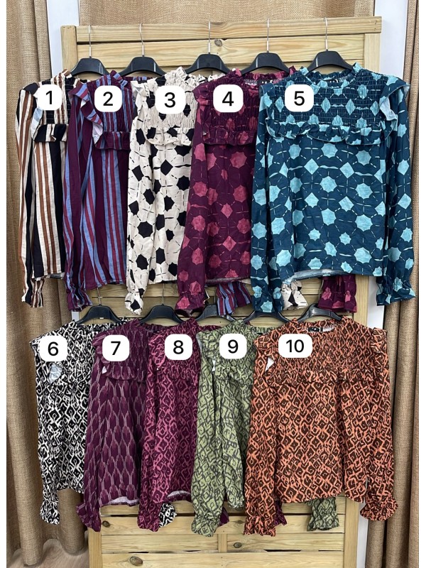 Camisa estampada con escote fruncido y volantito