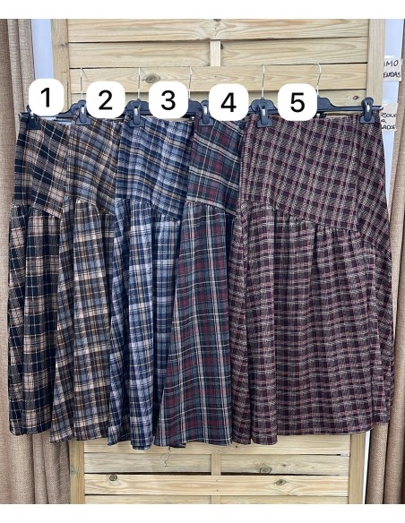 Falda cuadros corte diagonal en cadera