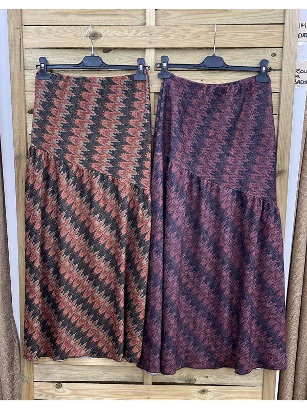 Falda zig zag corte diagonal en cadera