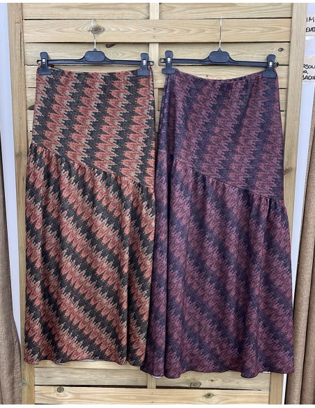 Falda zig zag corte diagonal en cadera