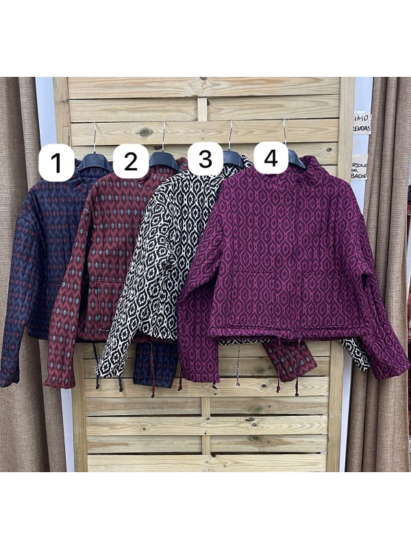 Chaqueta acolchada estampada corta