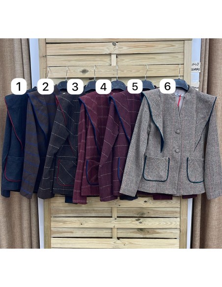 Chaqueta vivos capita en hombros y bolsillos