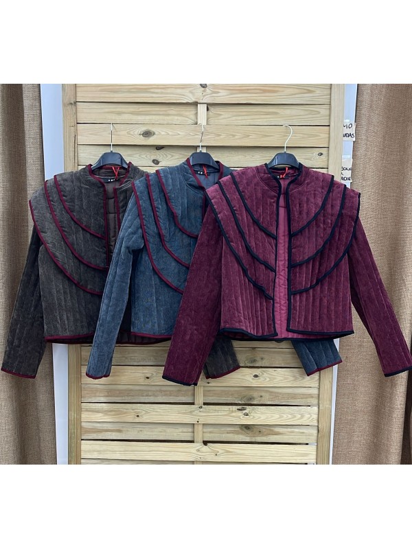 Chaqueta terciopelo con triple vivo redondeado