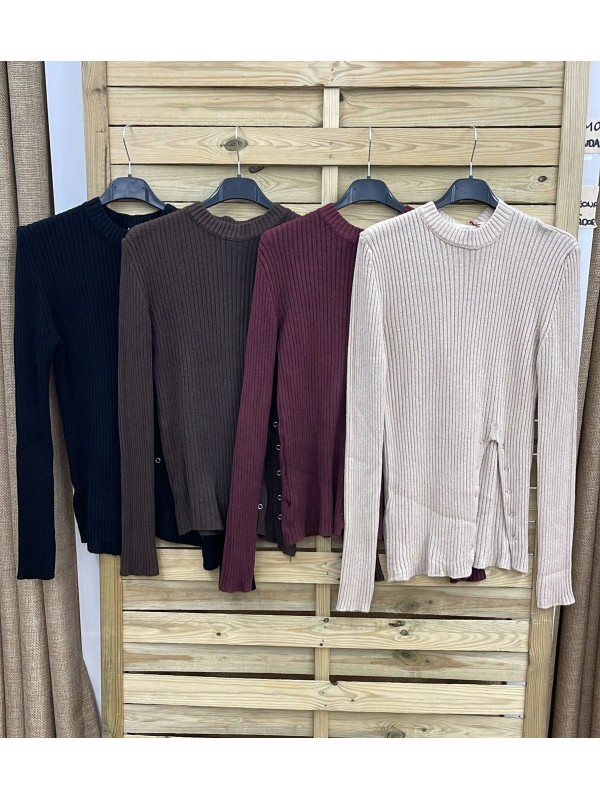 Jersey canalé con abertura con mini arandelas