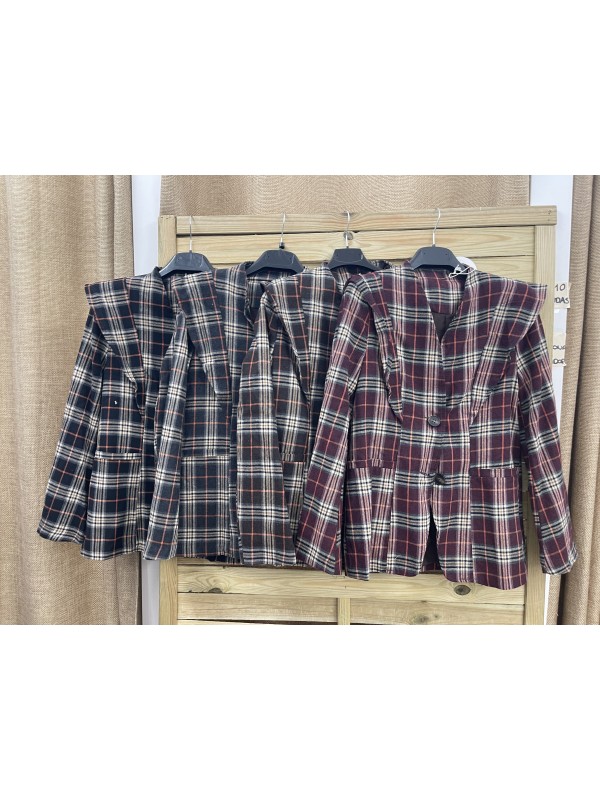 Chaqueta tartán doble capa en hombros