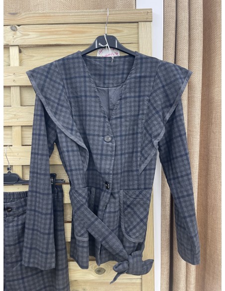 Chaqueta Sara con capitán en hombros y cinturón