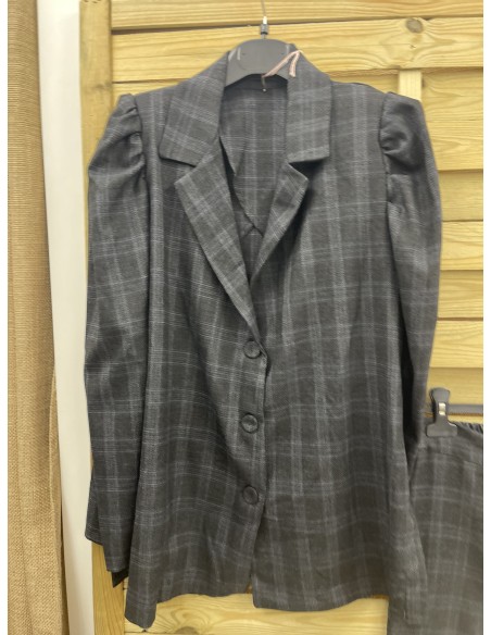 Chaqueta cuadros Leti con frunce en hombros y cinturon