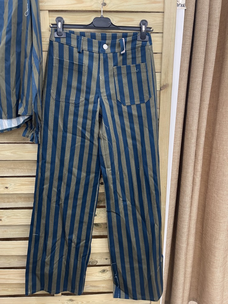 Pantalon Carol rayas con bolsillos delanteros