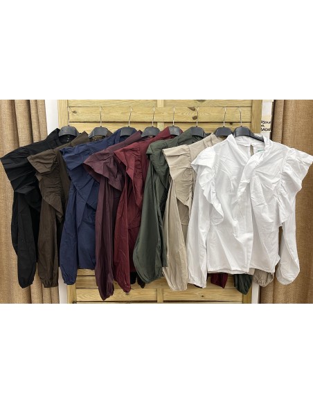 Camisa parte delantera cruzada y doble volante en hombros