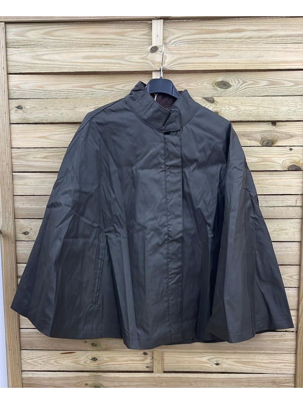 Poncho efecto encerado con cuello de pana