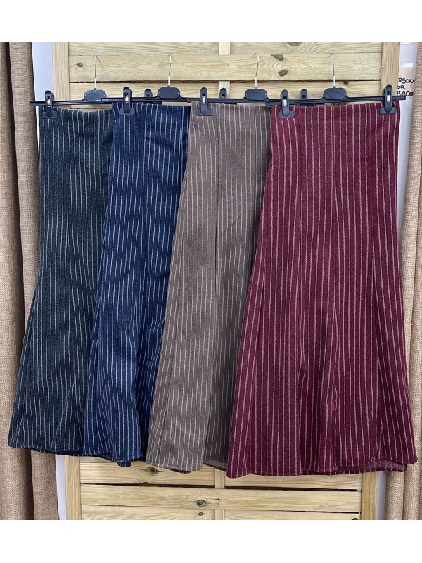 Falda larga evasé raya diplomática