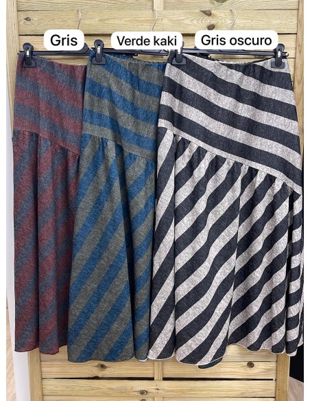 Falda de rayas corte diagonal en cadera