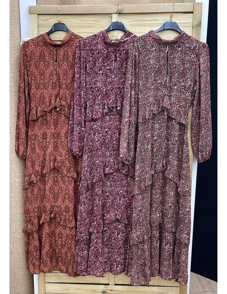 Vestido de gasa estampado con abertura en escote y triple volante en pico