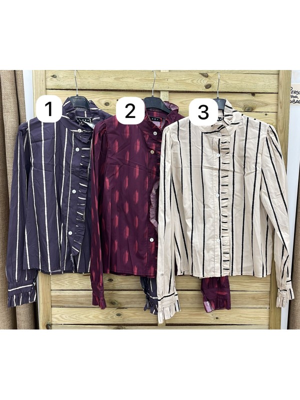 Camisa estampada con vuelo delantero vertical y en puños