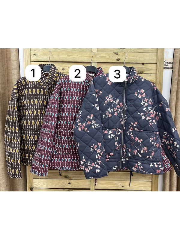 Chaqueta estampada acolchada con cremallera y bajo ajustable