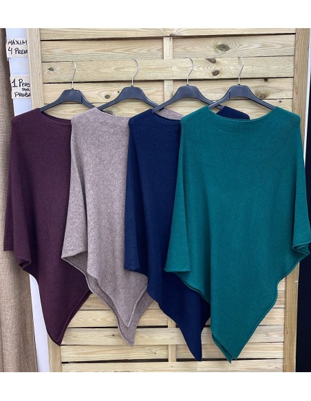 Poncho de lana lisa con pico