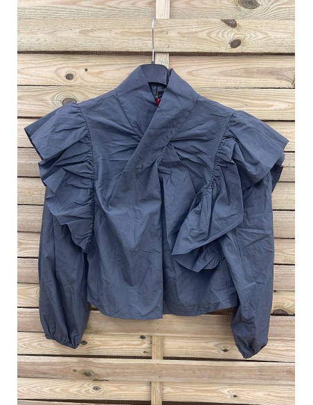 Camisa parte delantera cruzada y doble volante en hombros