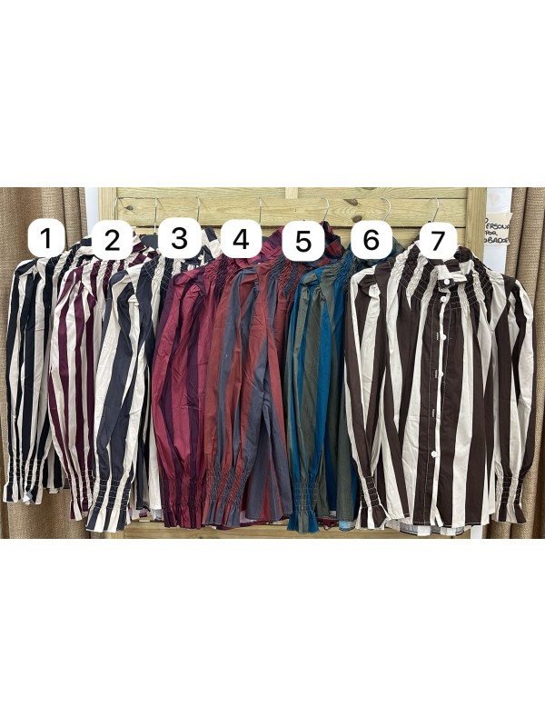 Camisa estampada con cuello alto fruncido