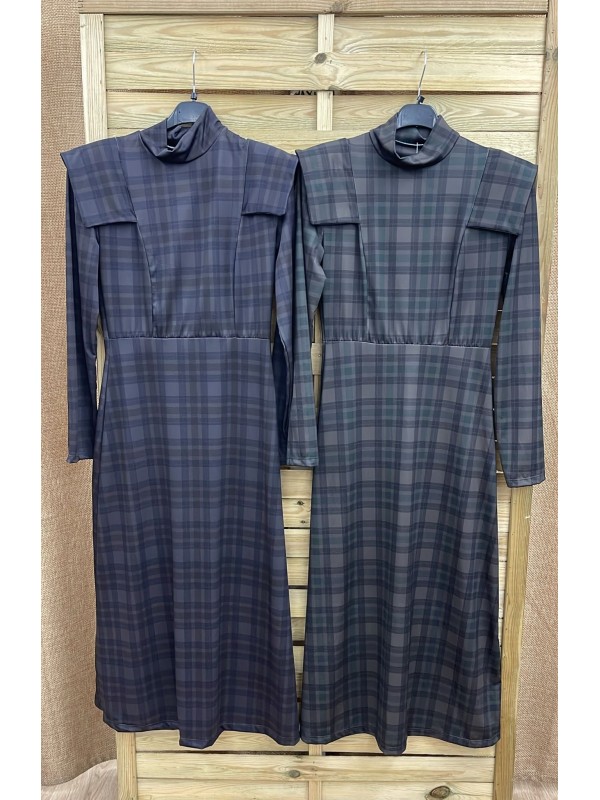 Vestido de cuadros con capita en hombros y corte en cintura