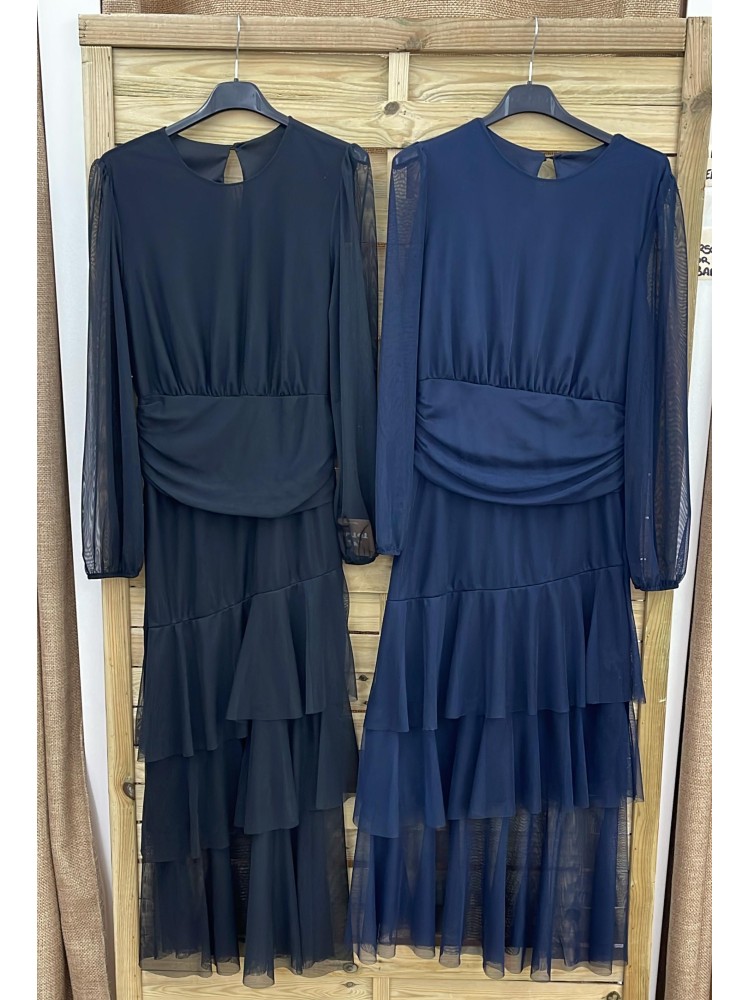 Vestido de tul liso con fajín y triple volante