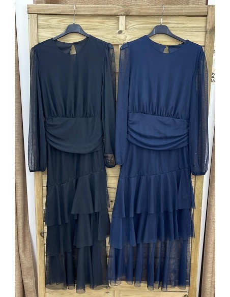 Vestido de tul liso con fajín y triple volante