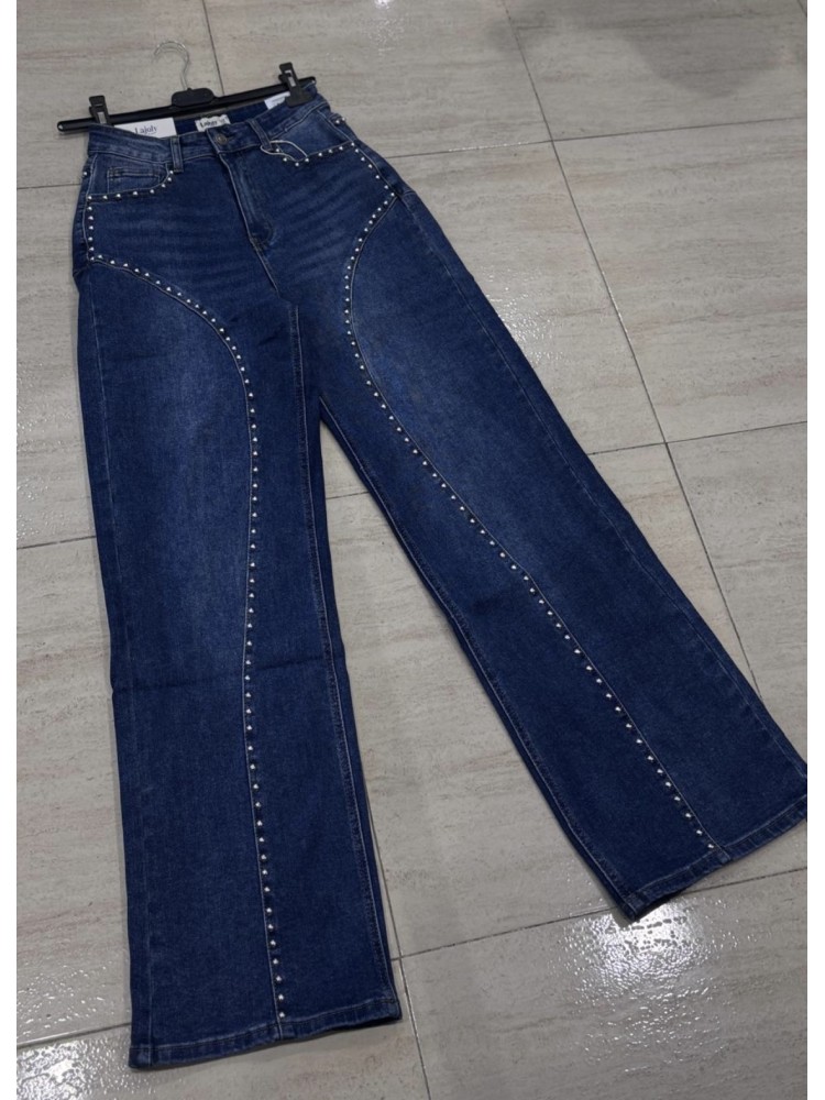 Jeans con tachas delanteras con forma