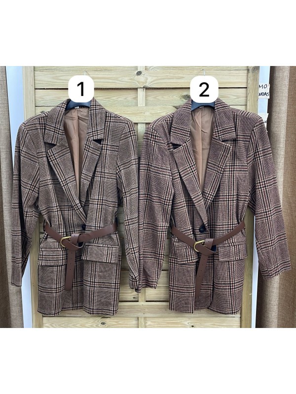 Maxi chaqueta de cuadros con cinturón