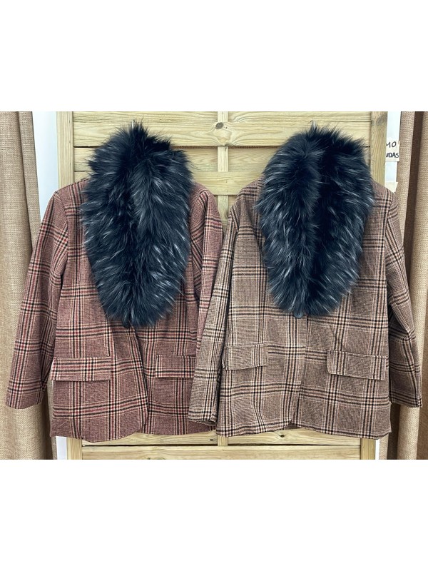 Chaqueta de cuadros con cuello de pelo