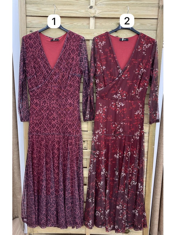 Vestido de tul estampado con escote en pico y corte en cadera